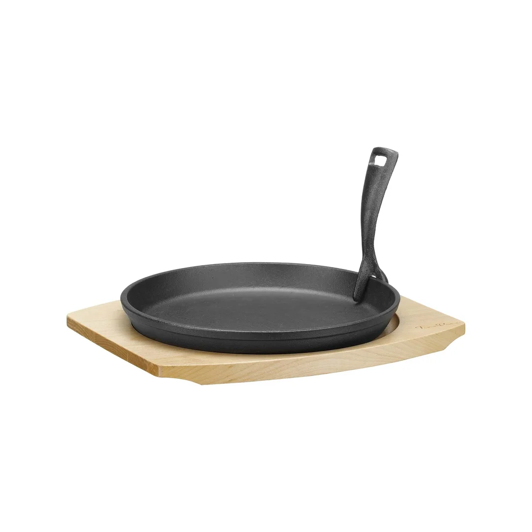 Patelnia żeliwna do serwowania Ø220mm z podstawką drewnianą i uchwytem, 270×230×(h)40 mm — zdjęcie 4