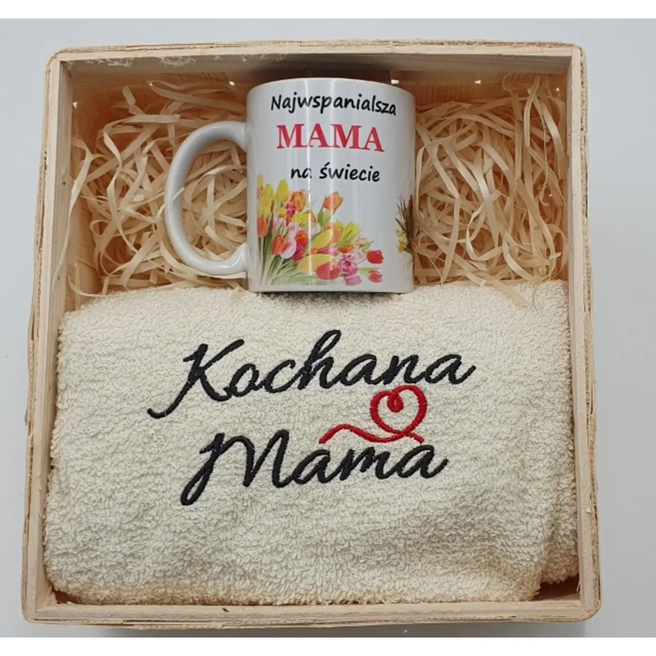 zest.prezentowy ręcznik+kubek w koszyku MAMA