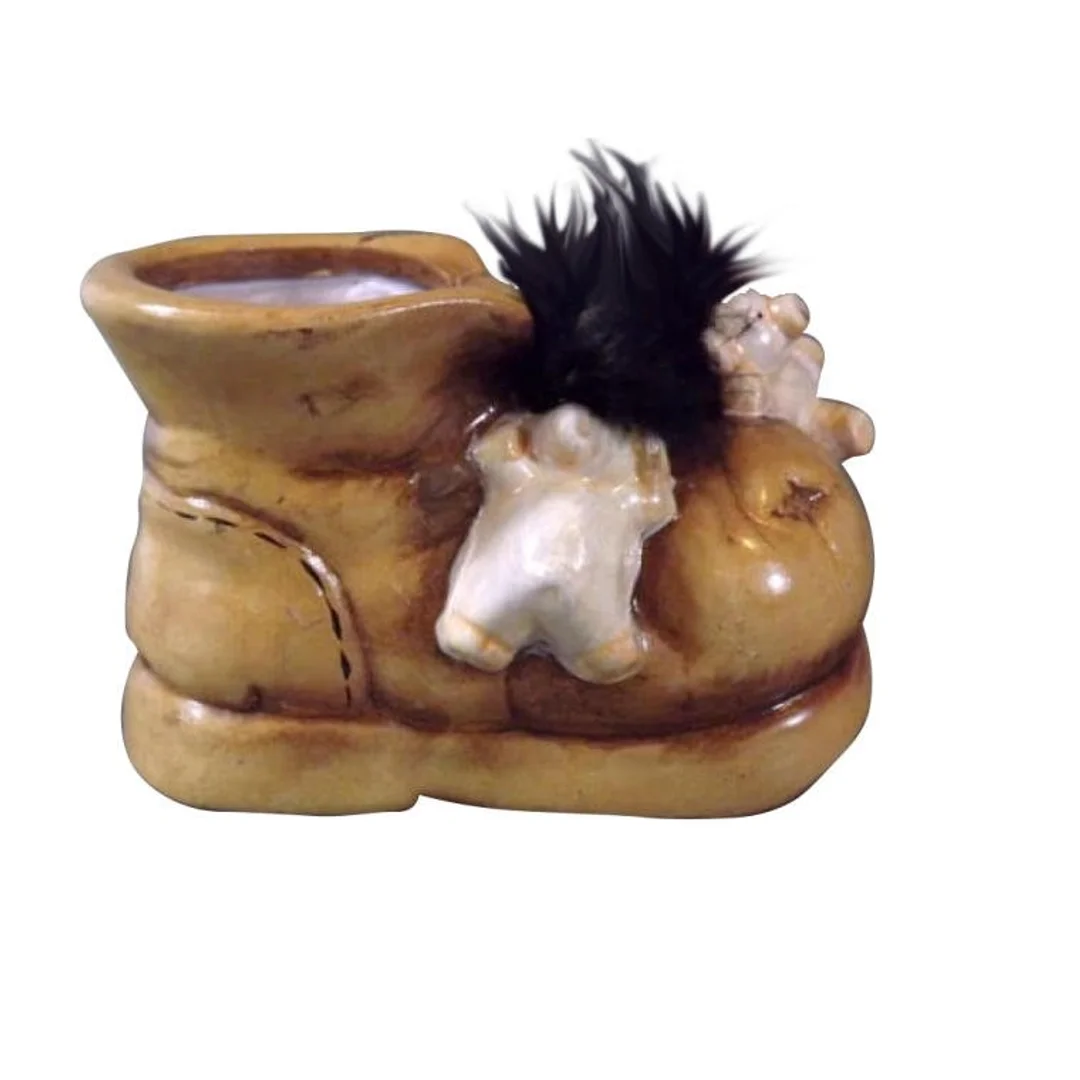 Ceramiczna osłonka na doniczkę w kształcie buta z rozbrykanymi świnkami