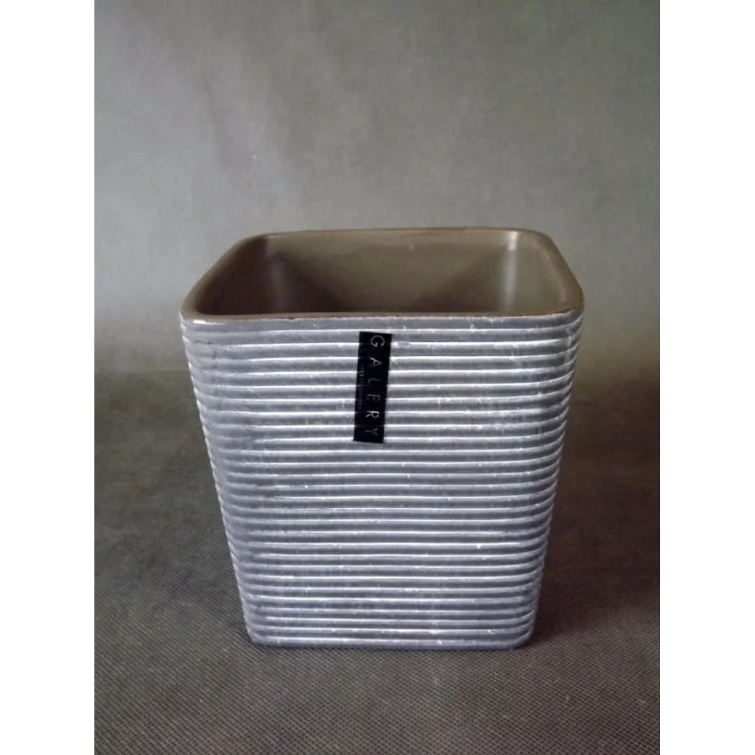 Wazon ceramiczny kwadratowy w prążki grafitowo-brązowy 13.5x13.5x13 cm