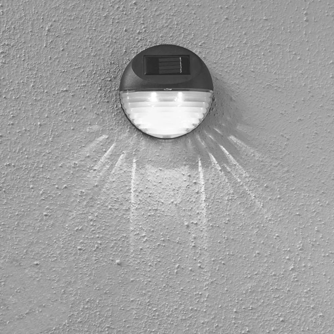 Automatyczna Lampa Schodowa Solar LED w Kolorze Czarnym z Czujnikiem Zmierzchu i Akumulatorem AA — zdjęcie 3