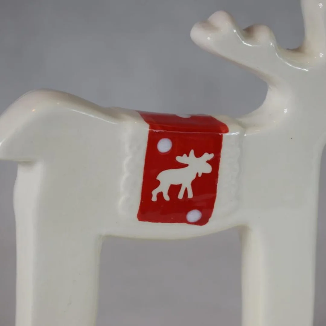 Biały Ceramiczny Renifer w Stylu Skandynawskim o Wysokości 16,5 cm — zdjęcie 2
