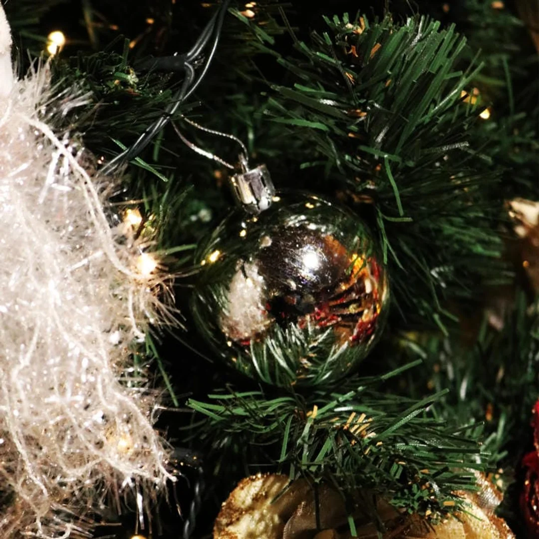 Komplet 10 Srebrnych Bombek Plastikowych o Wyjątkowym Połysku w Eleganckiej Tubie — zdjęcie 2