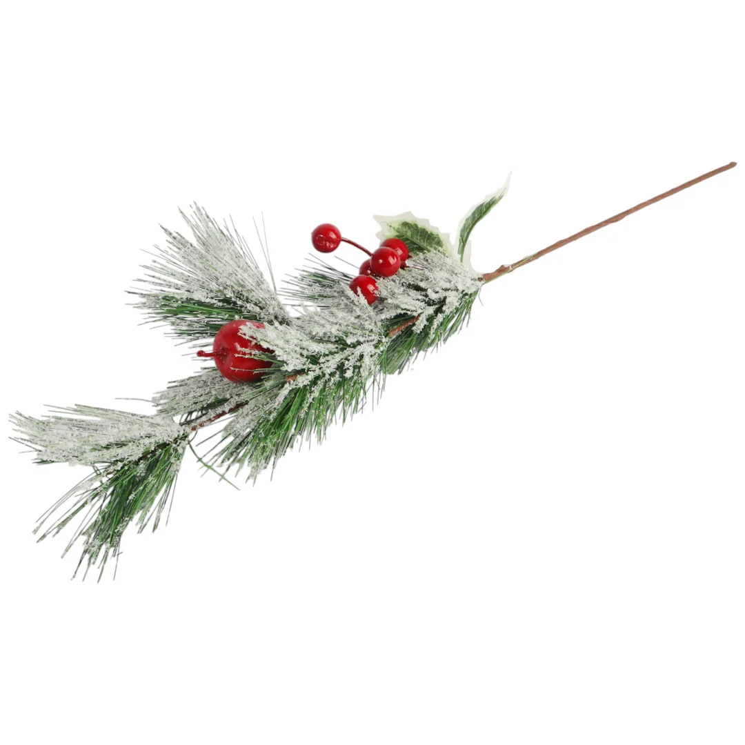 SZTUCZNA GAŁĄZKA SOSNOWA Z OŚNIEŻONYM IGLIWIEM I CZERWONYMI JAGODAMI 56 CM — zdjęcie 4