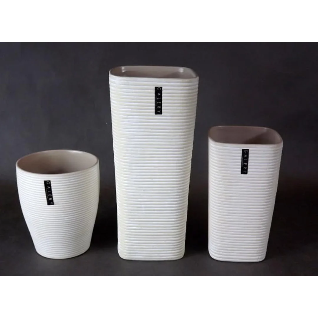 Wazon ceramiczny (osłonka) w prążki w kolorze capuccino 12,8x12,8x15 cm — zdjęcie 2