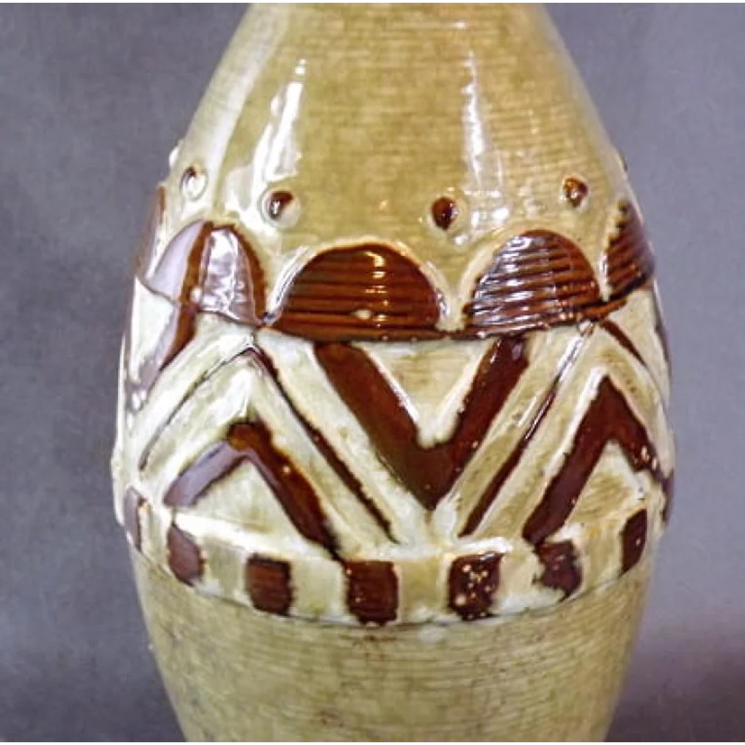 Wazon ceramiczny w kolorze piaskowym z brązowym szlakiem 42x12 cm — zdjęcie 2