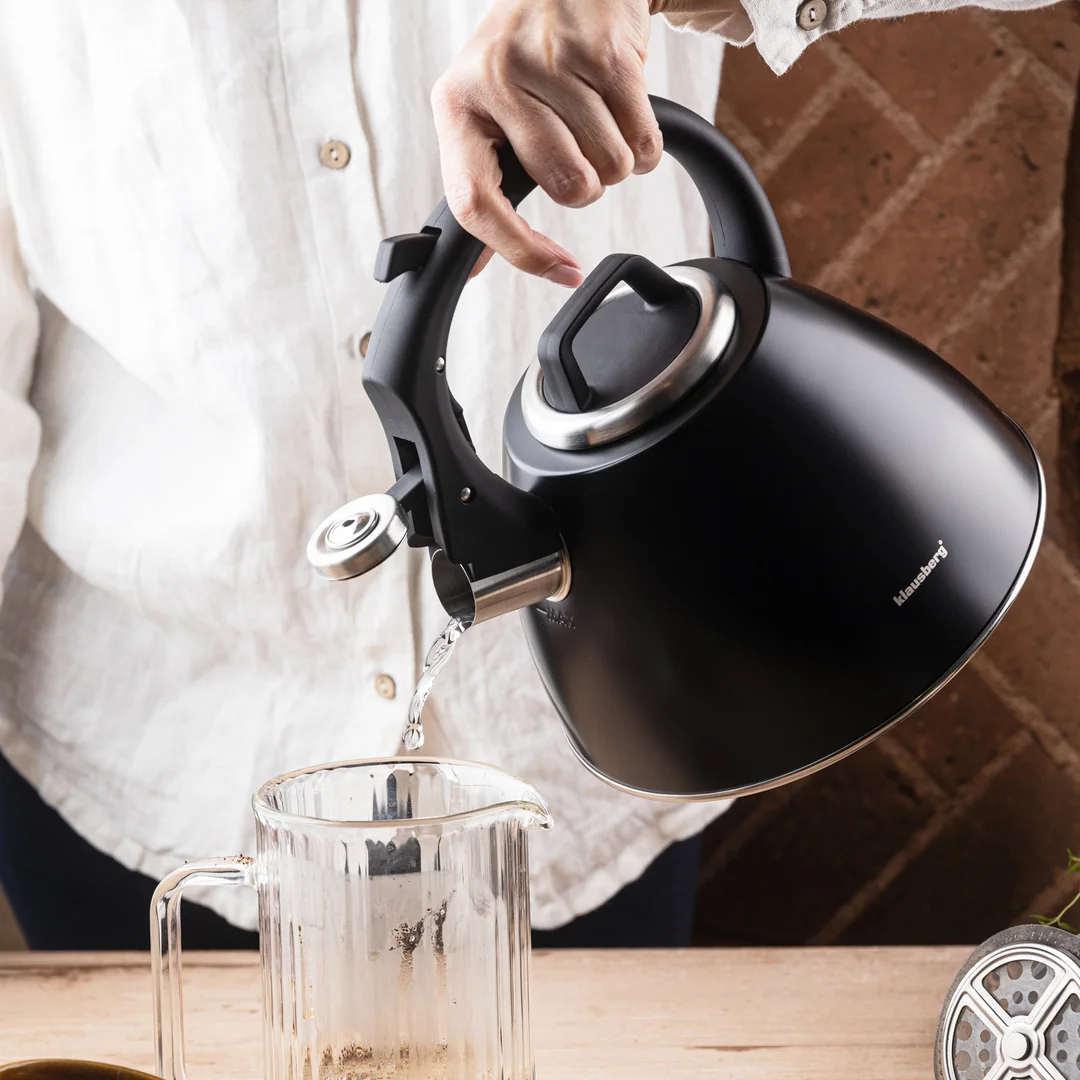 Czajnik stalowy 2,5 L czarny mat z uchwytem Soft-Touch, Klausberg KB-7952 — zdjęcie 2