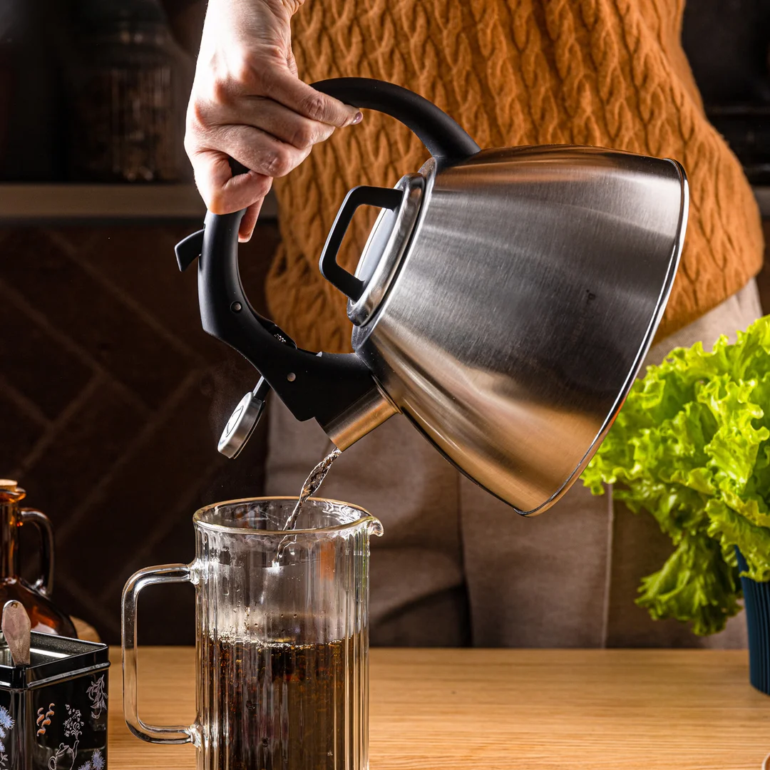 Czajnik stalowy 2,5 L z gwizdkiem i uchwytem Soft-Touch, Klausberg KB-7951 — zdjęcie 2
