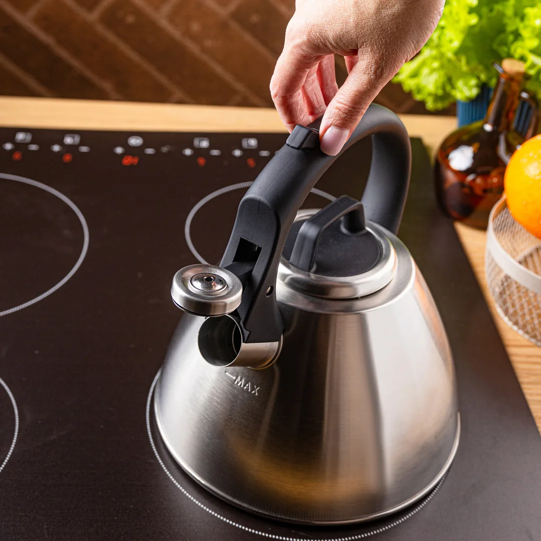 Czajnik stalowy 2,5 L z gwizdkiem i uchwytem Soft-Touch, Klausberg KB-7951 — zdjęcie 5