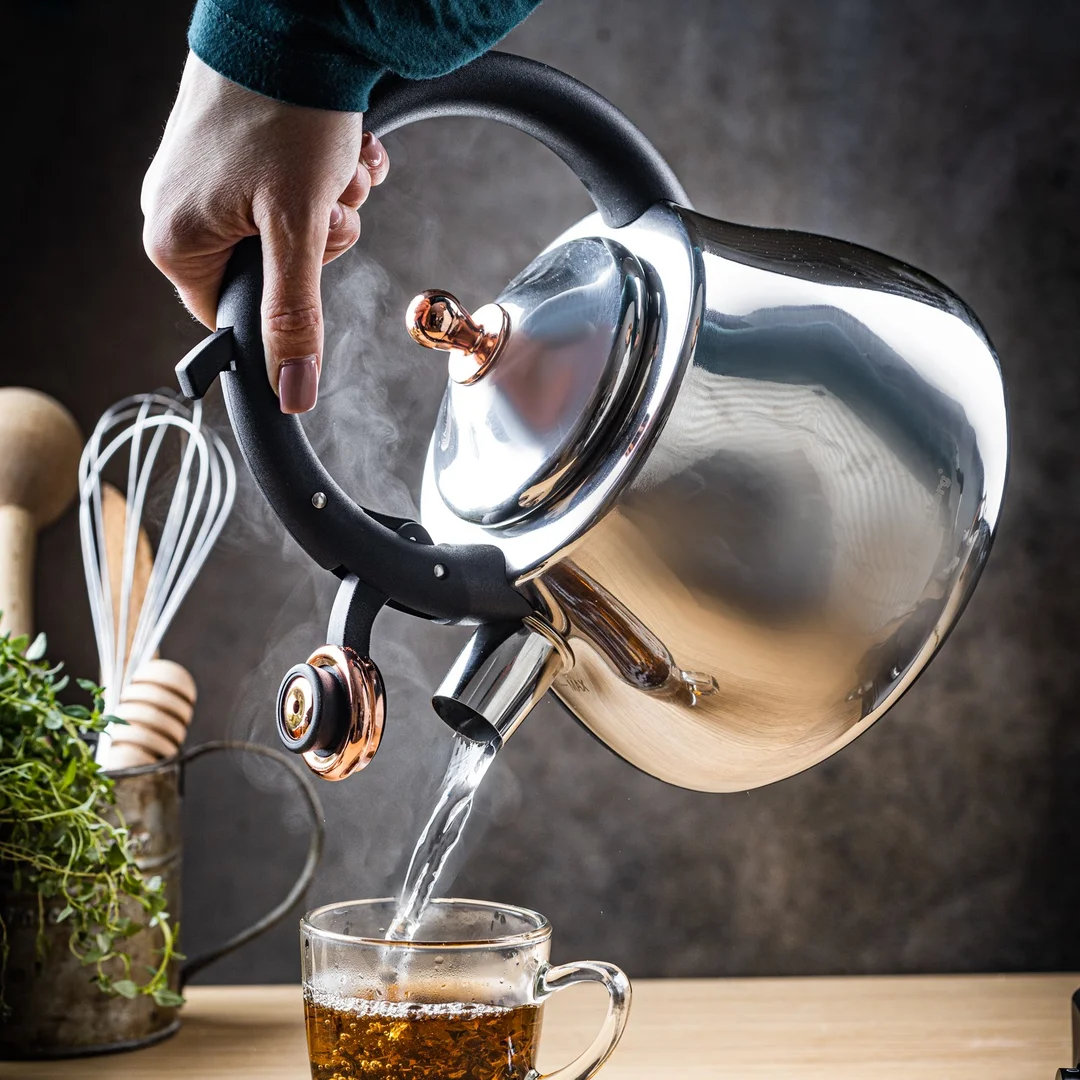 Czajnik ze stali nierdzewnej z gwizdkiem, srebrny z elementami różowego złota, pojemność 2,8L, Klausberg, KB-7776 — zdjęcie 2