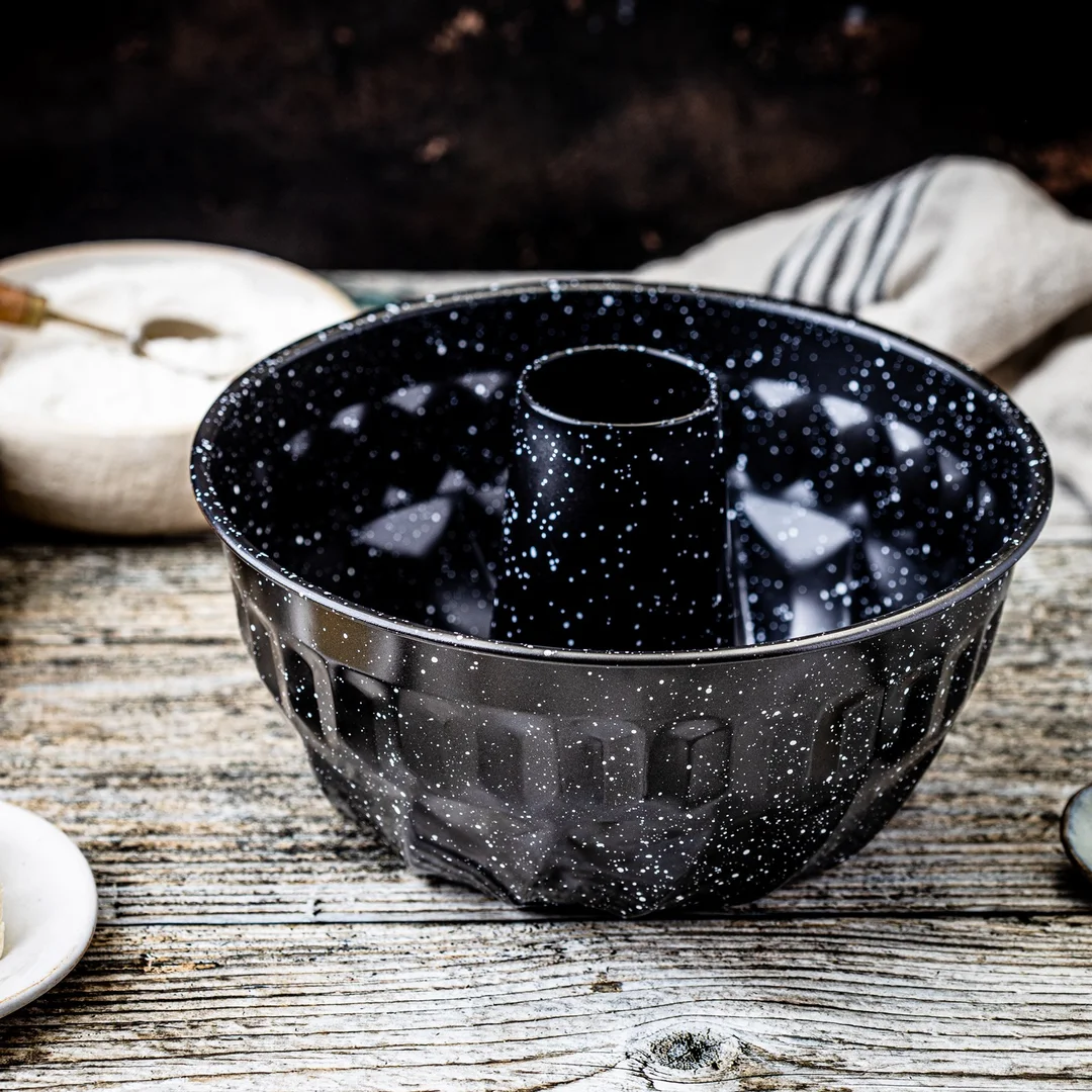 Forma, metalowa, okrągła z dziurką, z powłoką nieprzywieralną, czarna, średnica 22 cm, Klausberg, KB-7839 — zdjęcie 3
