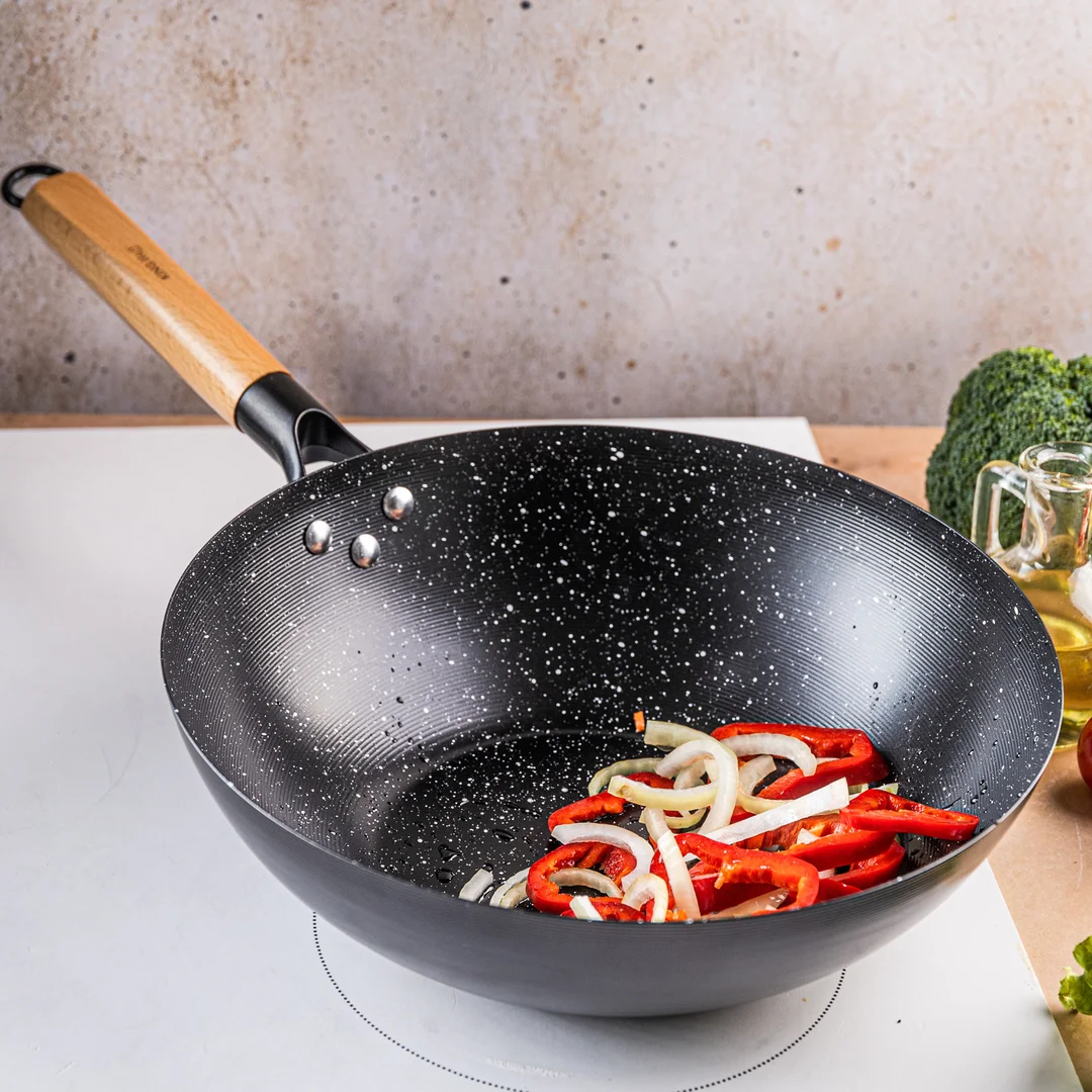 Patelnia WOK 30 cm, stal węglowa, powłoka marmurkowa nieprzywierająca, drewniany uchwyt, KINGHoff, KH-1983 — zdjęcie 8