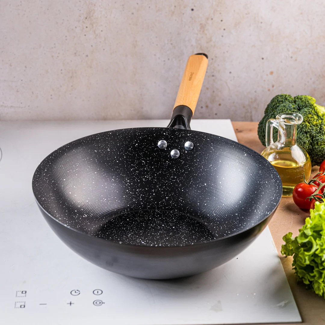 Patelnia WOK 30 cm, stal węglowa, powłoka marmurkowa nieprzywierająca, drewniany uchwyt, KINGHoff, KH-1983 — zdjęcie 9