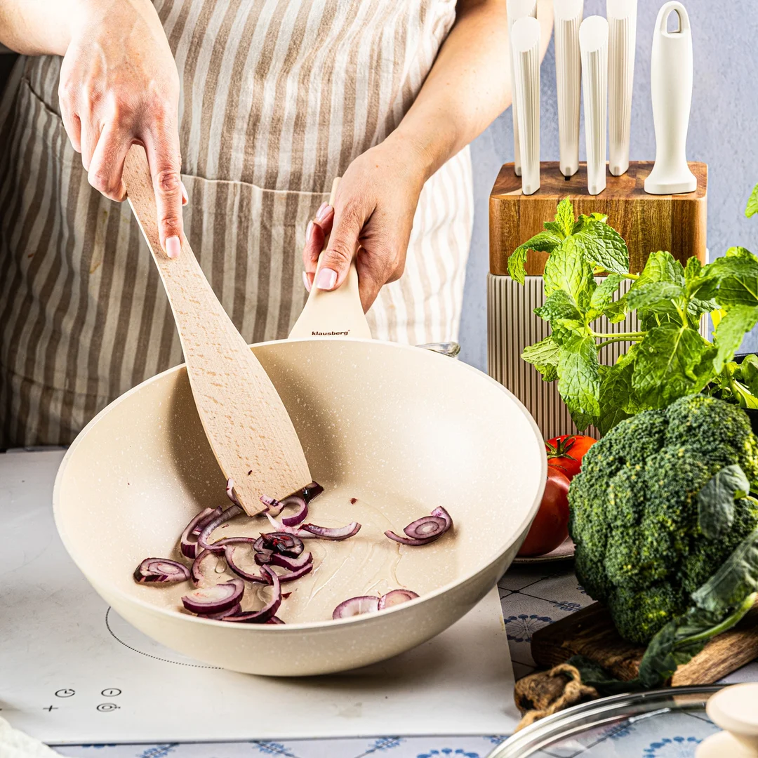 Patelnia WOK marmurowa 28 cm kremowa z pokrywką, Klausberg KB-7991 — zdjęcie 2