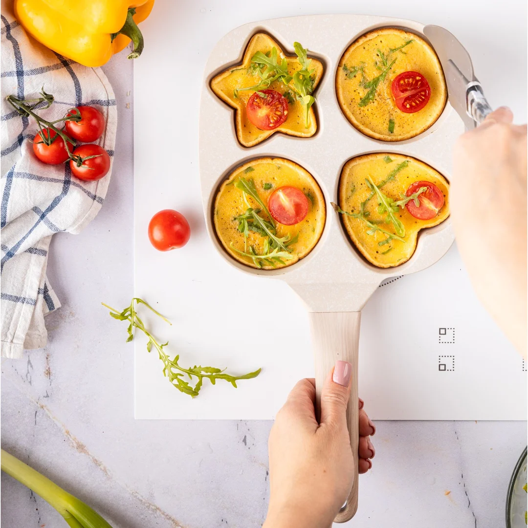Patelnia z powłoką nieprzywieralną, beżowa z drewnopodobną rączką, 4 sekcje w różnych kształtach, 36x19x2,3cm, Klausberg,KB-7809 — zdjęcie 2