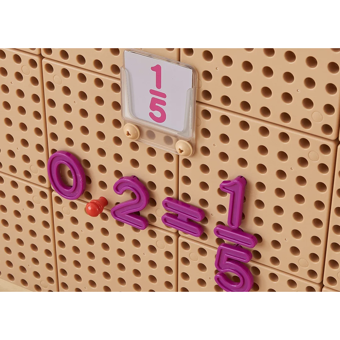 MASTERKIDZ Zestaw Cyferek i Znaków do Nauki Liczenia i Matematyki do Paneli Ściennych