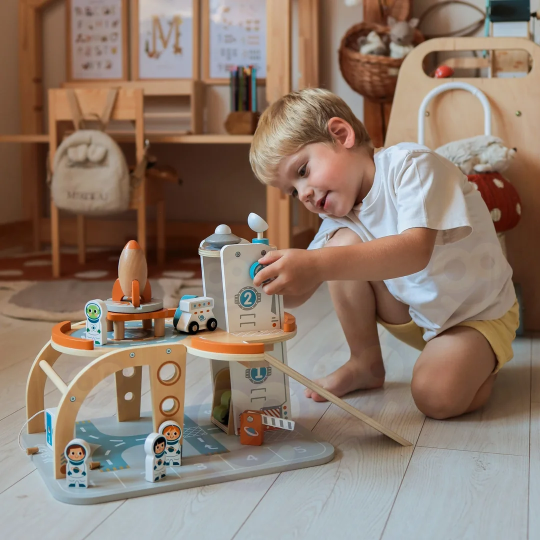 TOOKY TOY Parking Drewniany Kosmiczna Stacja