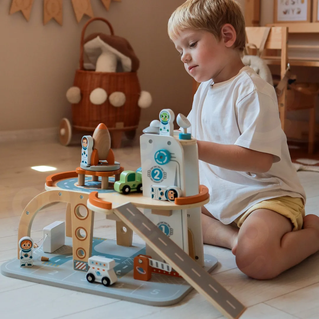 TOOKY TOY Parking Drewniany Kosmiczna Stacja