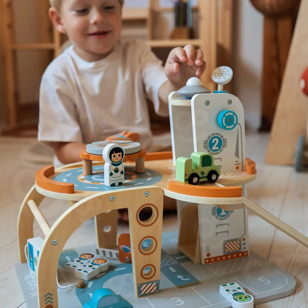 TOOKY TOY Parking Drewniany Kosmiczna Stacja