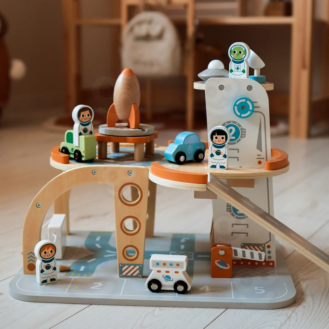 TOOKY TOY Parking Drewniany Kosmiczna Stacja