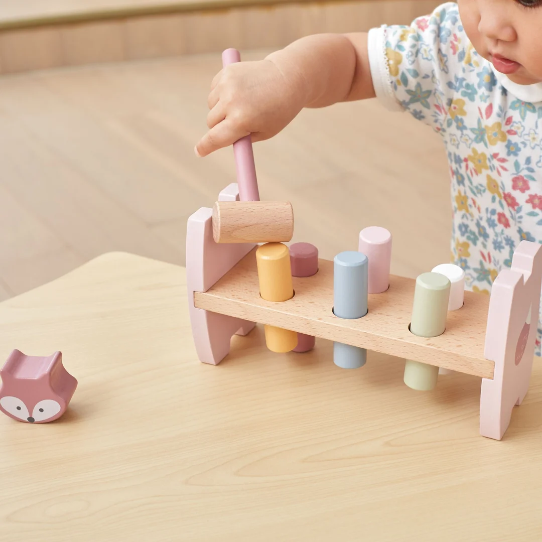 VIGA PolarB Zestaw Drewniana Piramidka Przebijanka z Młoteczkiem Lisek Montessori
