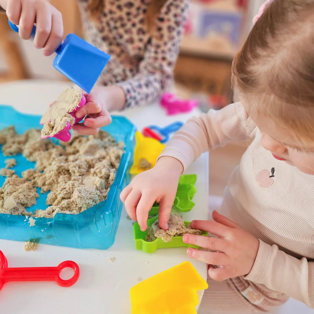 WOOPIE Piasek Kinetyczny Zestaw Stolik z Foremkami