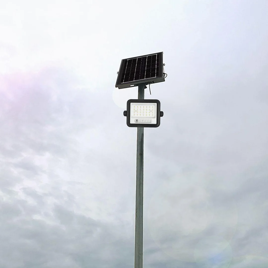 Naświetlacz LED solarny V-TAC 6W CCT pilot auto timer IP65 czarny VT-54W 700lm 3 lata gwarancji