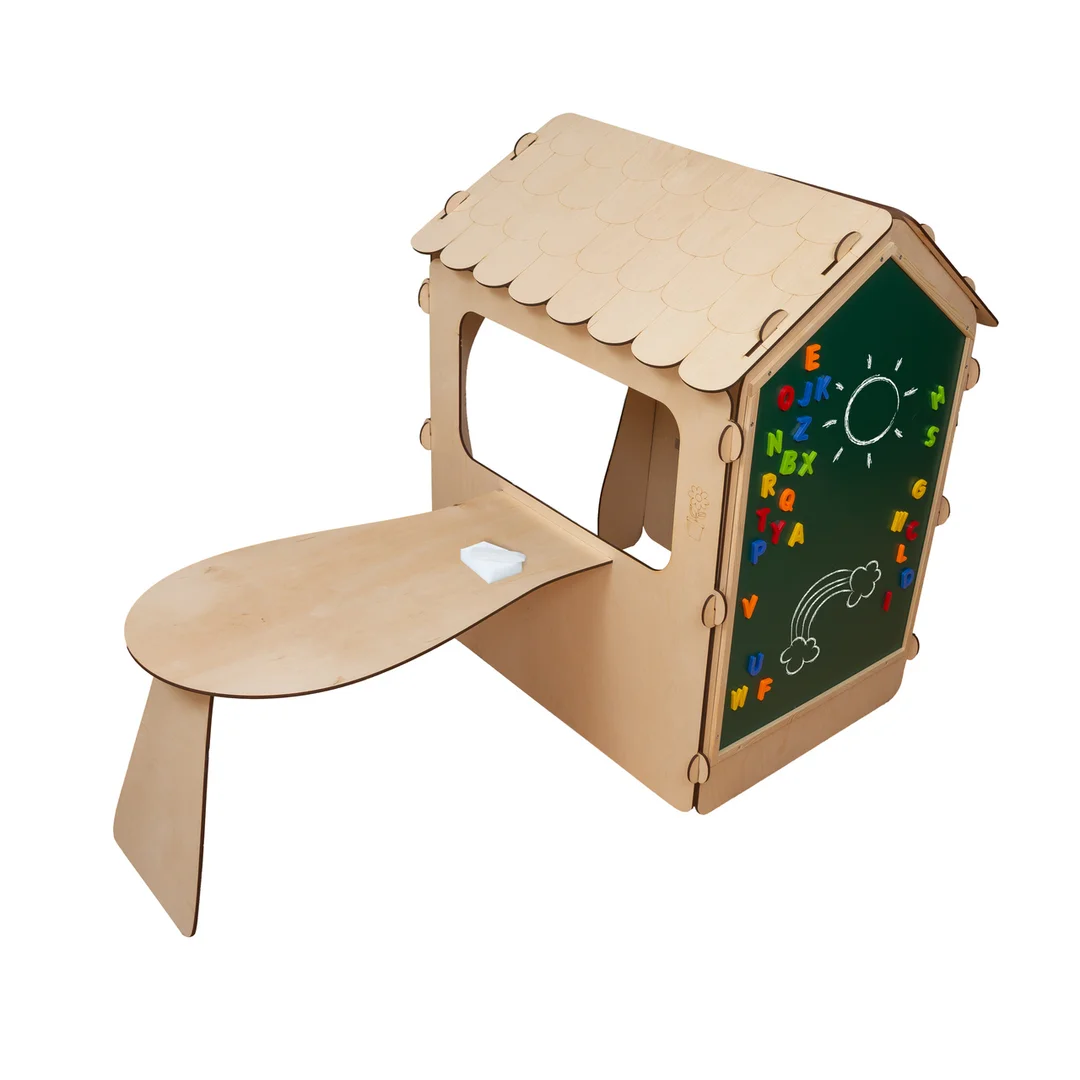 Domek ogrodowy drewniany stolik tablica