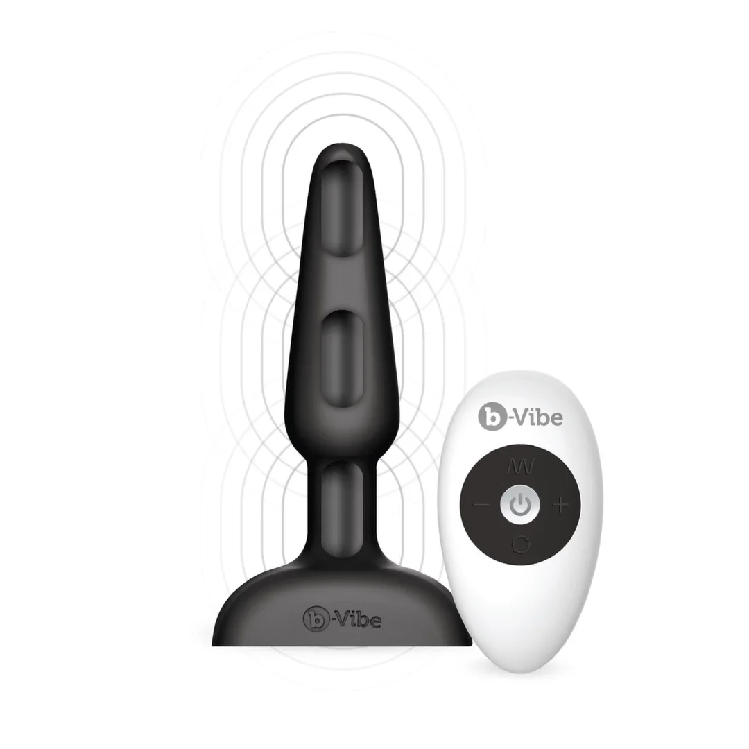 b-Vibe Trio Plug Black - model z 3 silnikami, pilot, silikon, średni