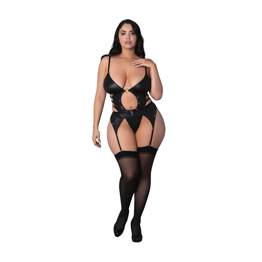 Magic Silk Kira 2XL - otwarta baskinka z podwiązkami i stringami, czarna