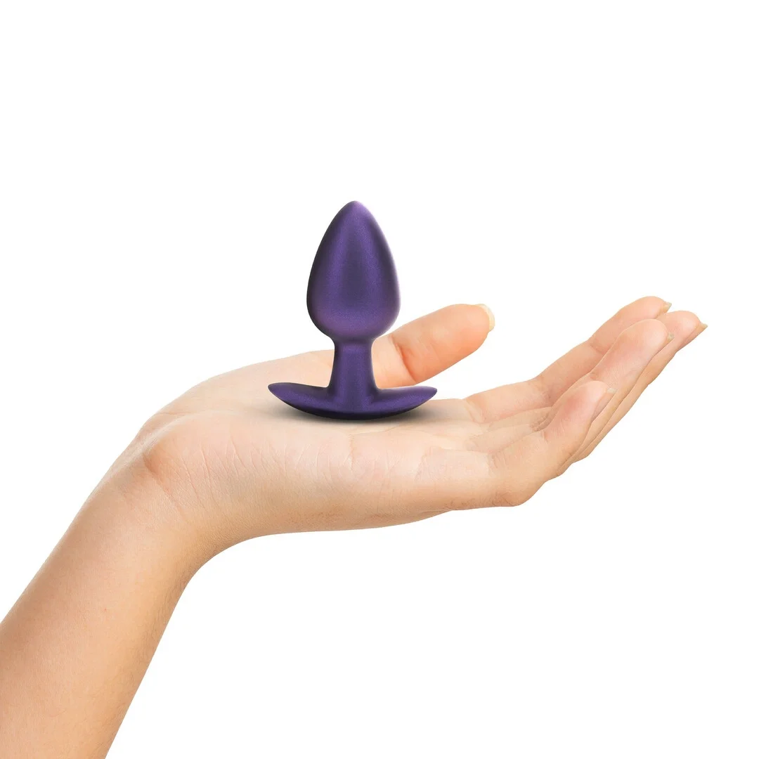 OUCH! Plug silikonowy średni 7,9 cm metaliczny fioletowy anatomiczny — zdjęcie 3