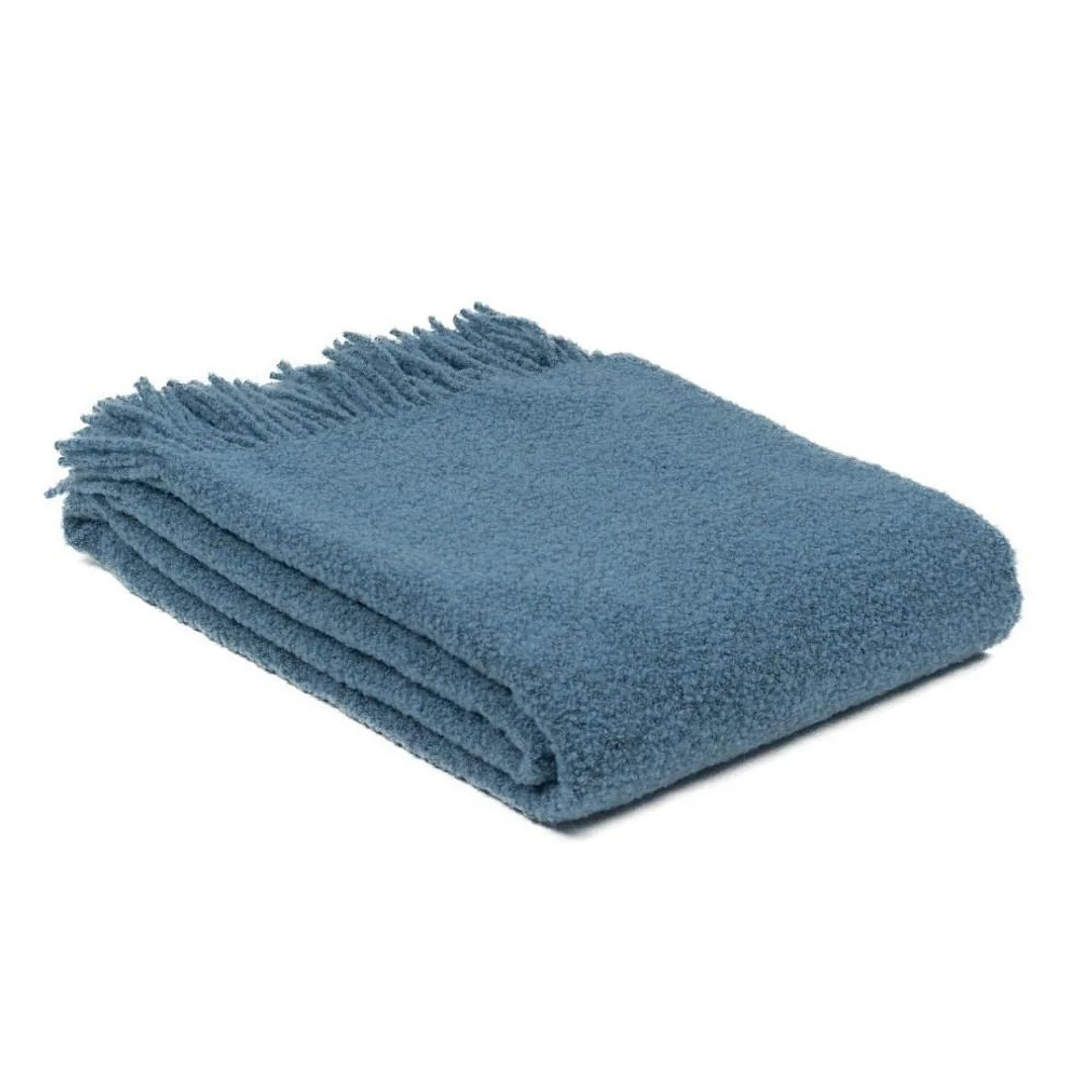 Koc wełniany merynos Buckle 140x200 niebieski denim z frędzlami