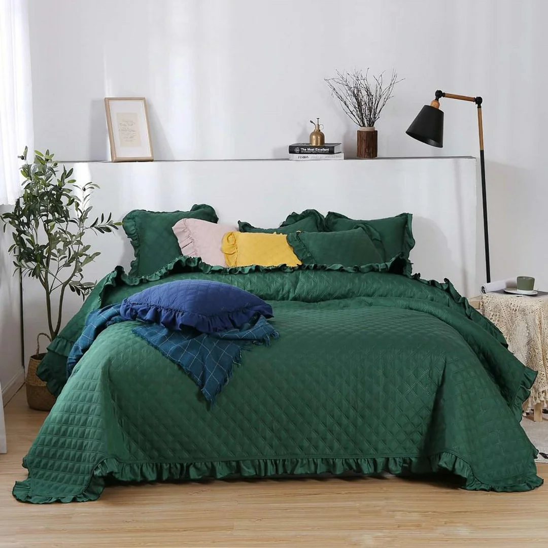 Narzuta z falbanką 160x220 Ruffy zielona butelkowa falbanka romby glamour dekoracyjna