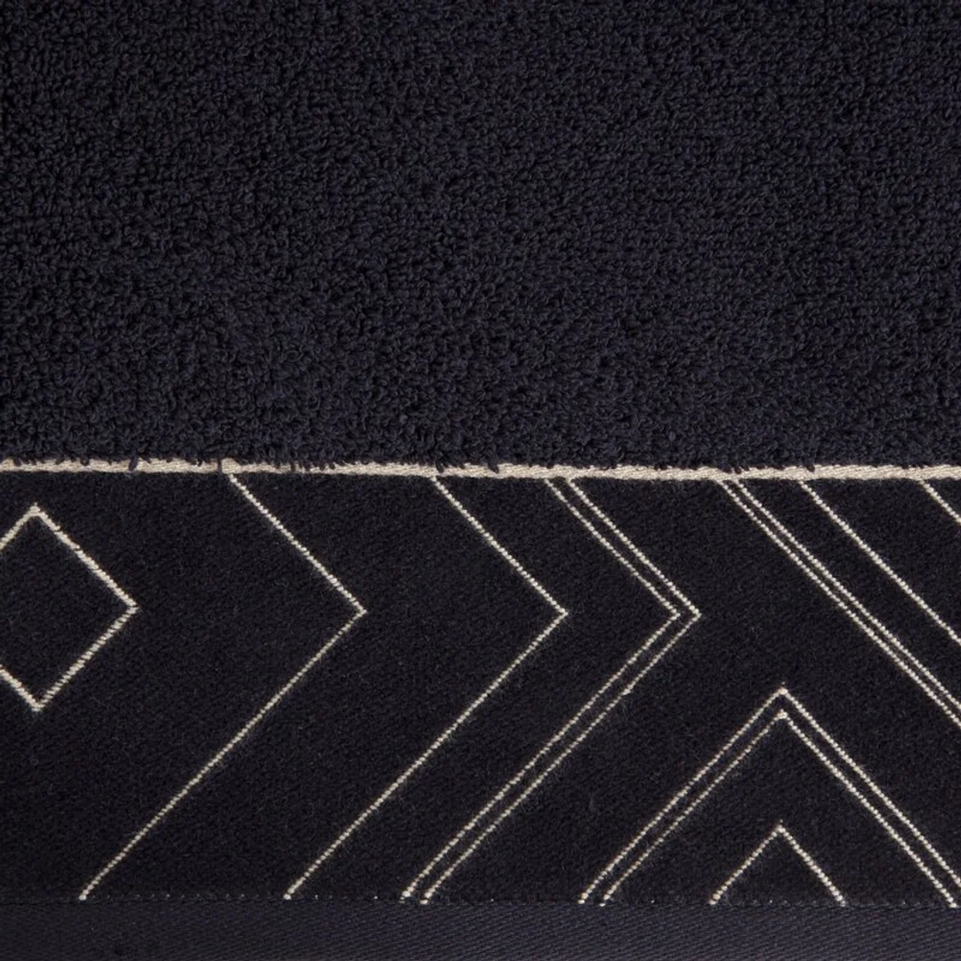 Ręcznik 50x90 Victoria 9 czarny złoty geometria 500g/2 frotte Limited Collection Eurofirany