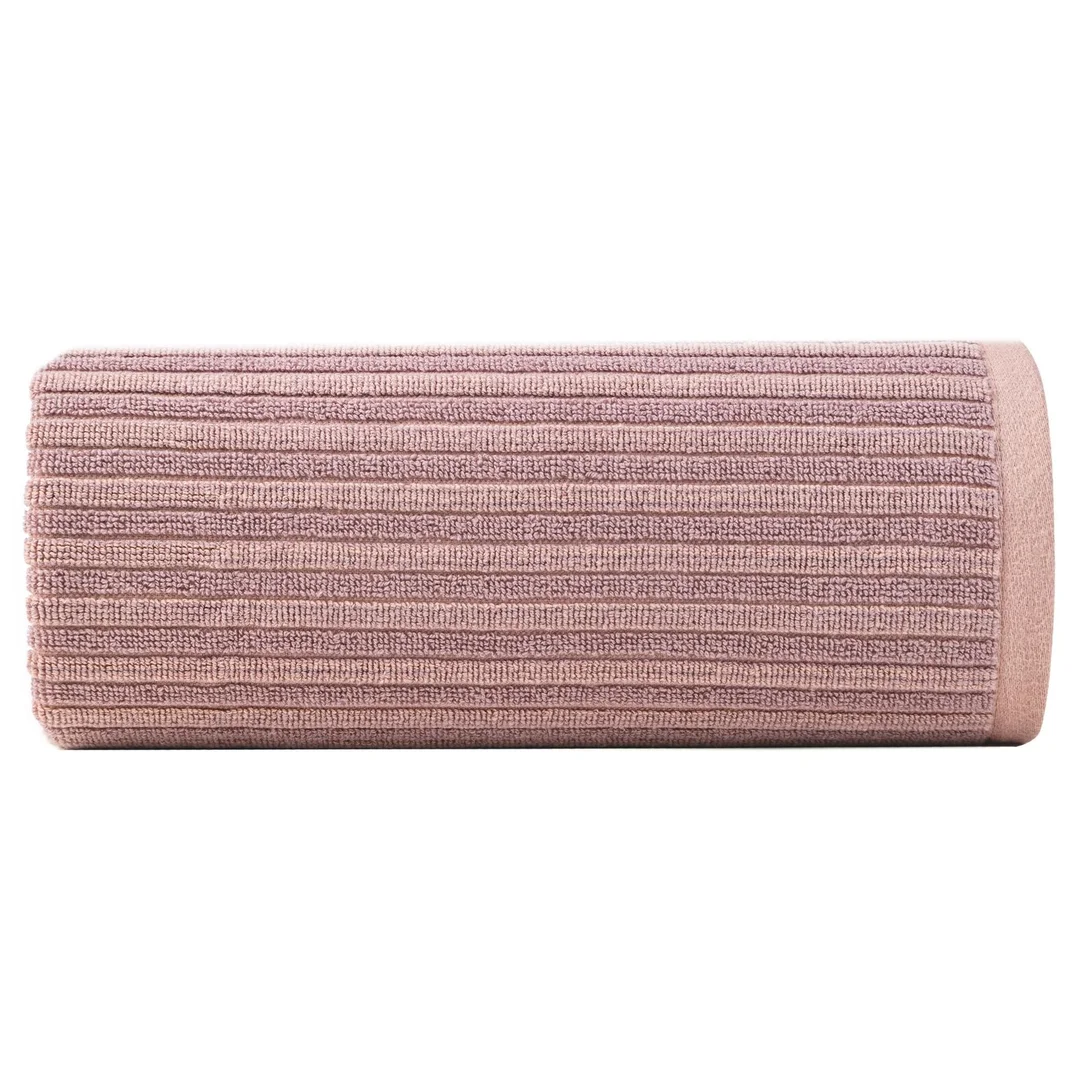 Ręcznik Avinion 1 70x140 pudrowy frotte z ozdobną bordiurą w pasy 500 g/m2 Terra Collection Eurofirany