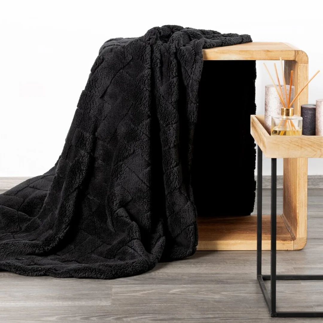 Koc narzuta 150x200 Caro czarny z mikrofibry D91 — zdjęcie 2