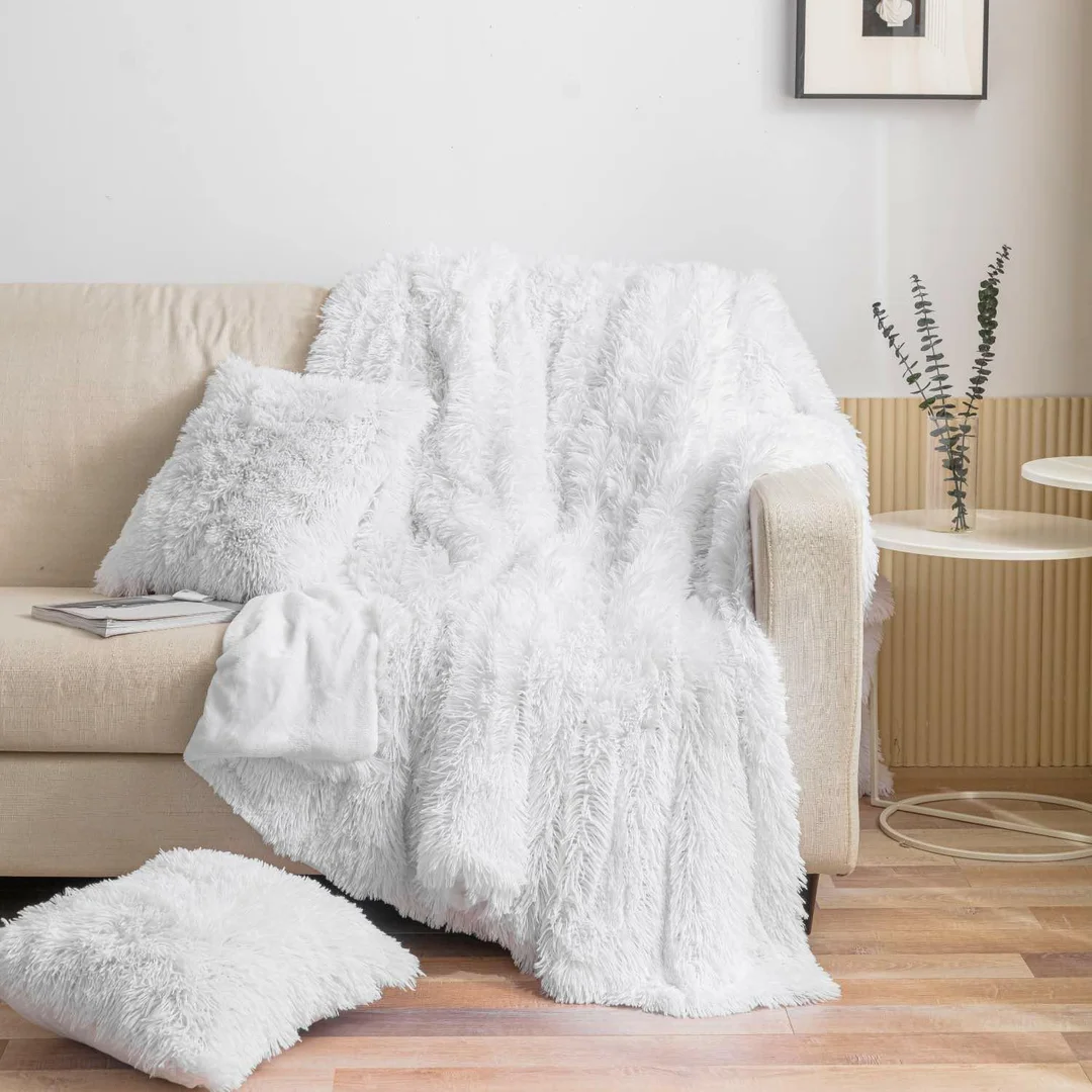 Koc narzuta 150x200 Yeti włochacz biały futrzak na łóżko — zdjęcie 2