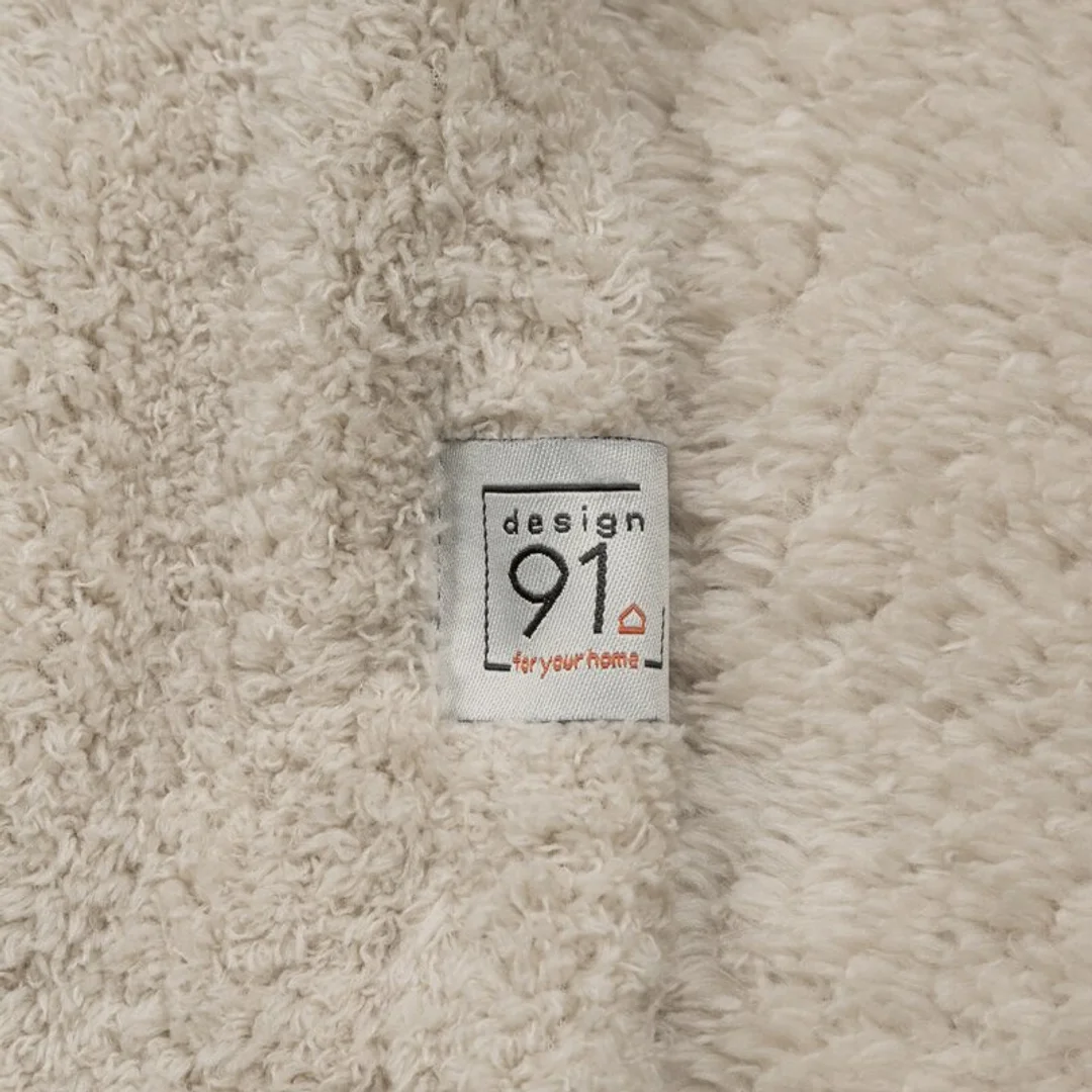 Koc narzuta na fotel typu flano 70x160 beżowy z mikrofibry miękki Lori D91 — zdjęcie 3