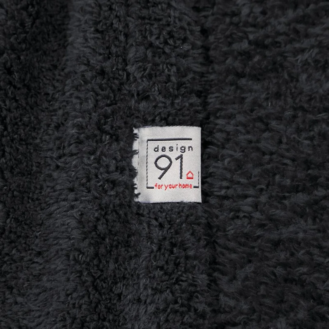 Koc narzuta na fotel typu flano 70x160 czarny z mikrofibry miękki Lori D91 — zdjęcie 3
