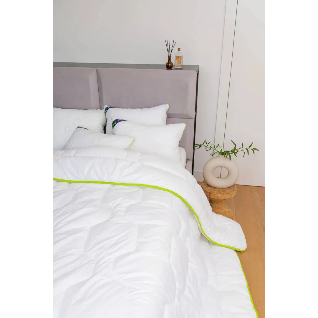 Kołdra antyalergiczna 155x200 Bamboo duo 1400 g biała AMZ — zdjęcie 4