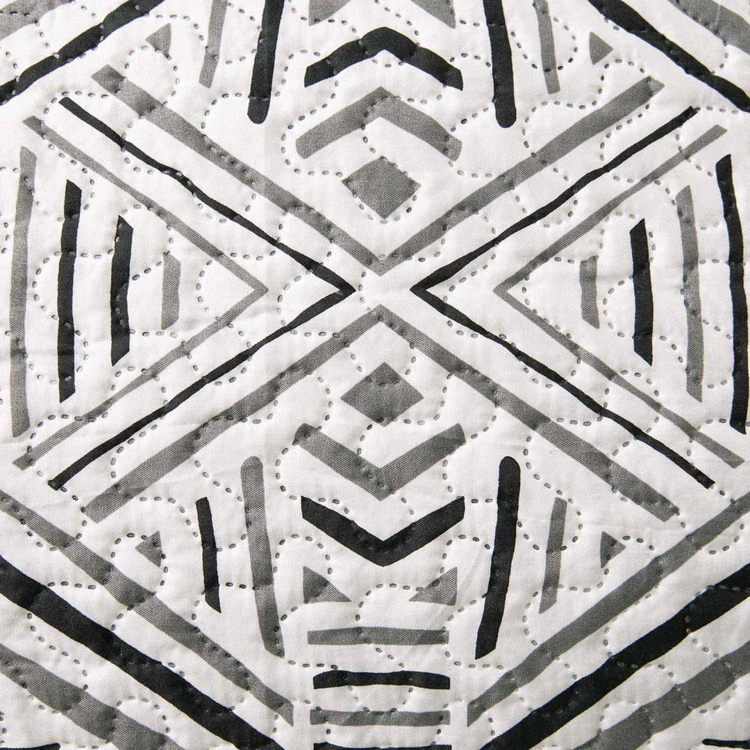 Narzuta dekoracyjna 170x210 Tarik biała czarna geometryczna Darymex — zdjęcie 3