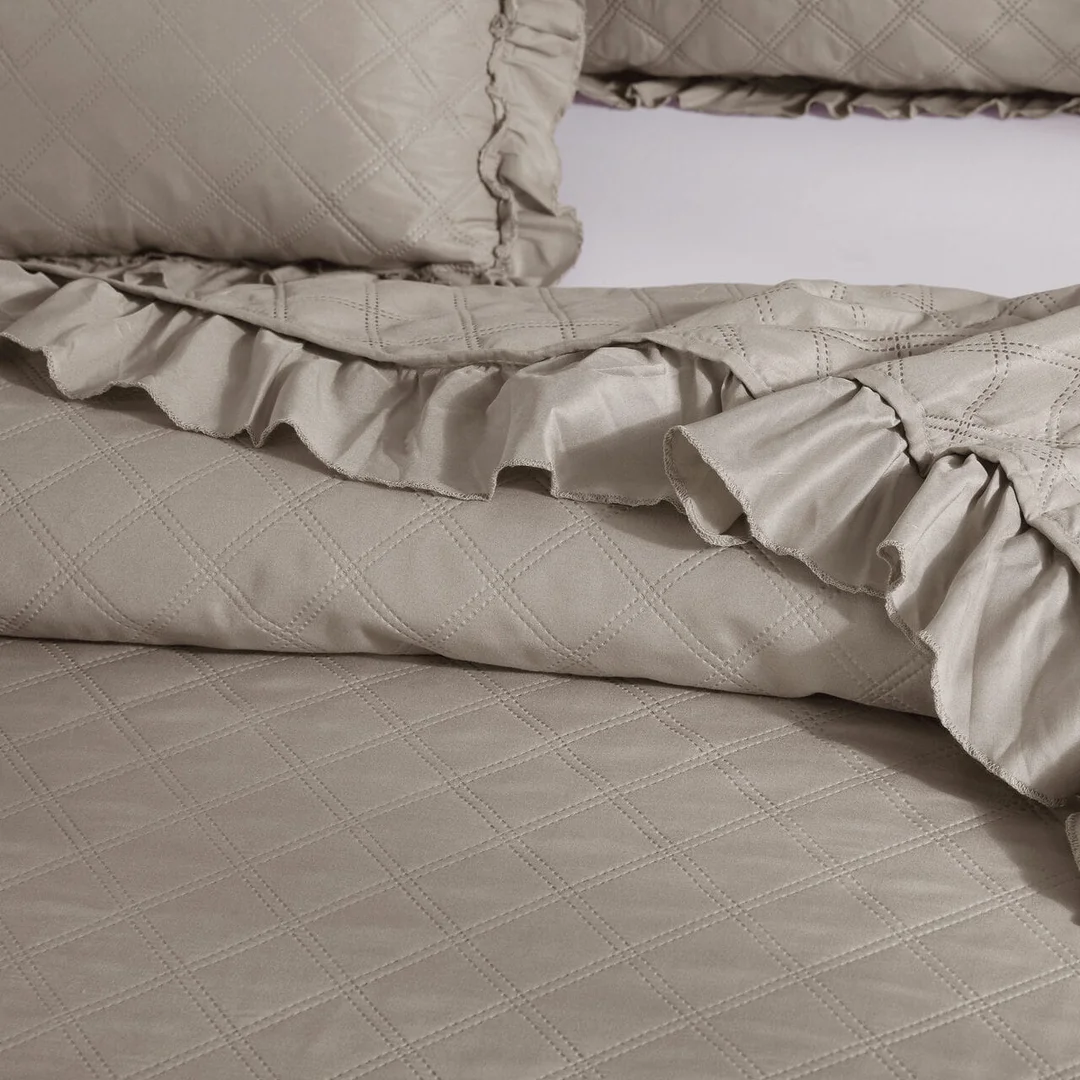 Narzuta z falbanką 160x220 Ruffy taupe falbanka romby glamour dekoracyjna I2 — zdjęcie 2