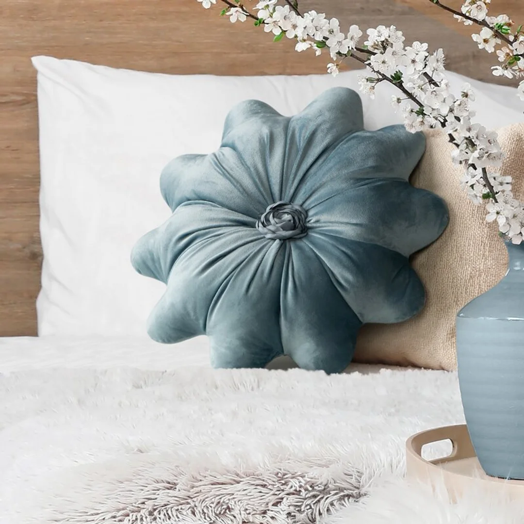 Poduszka dekoracyjna 40 cm Flores 5 niebieska w kształcie kwiatu welwetowa Eurofirany — zdjęcie 5