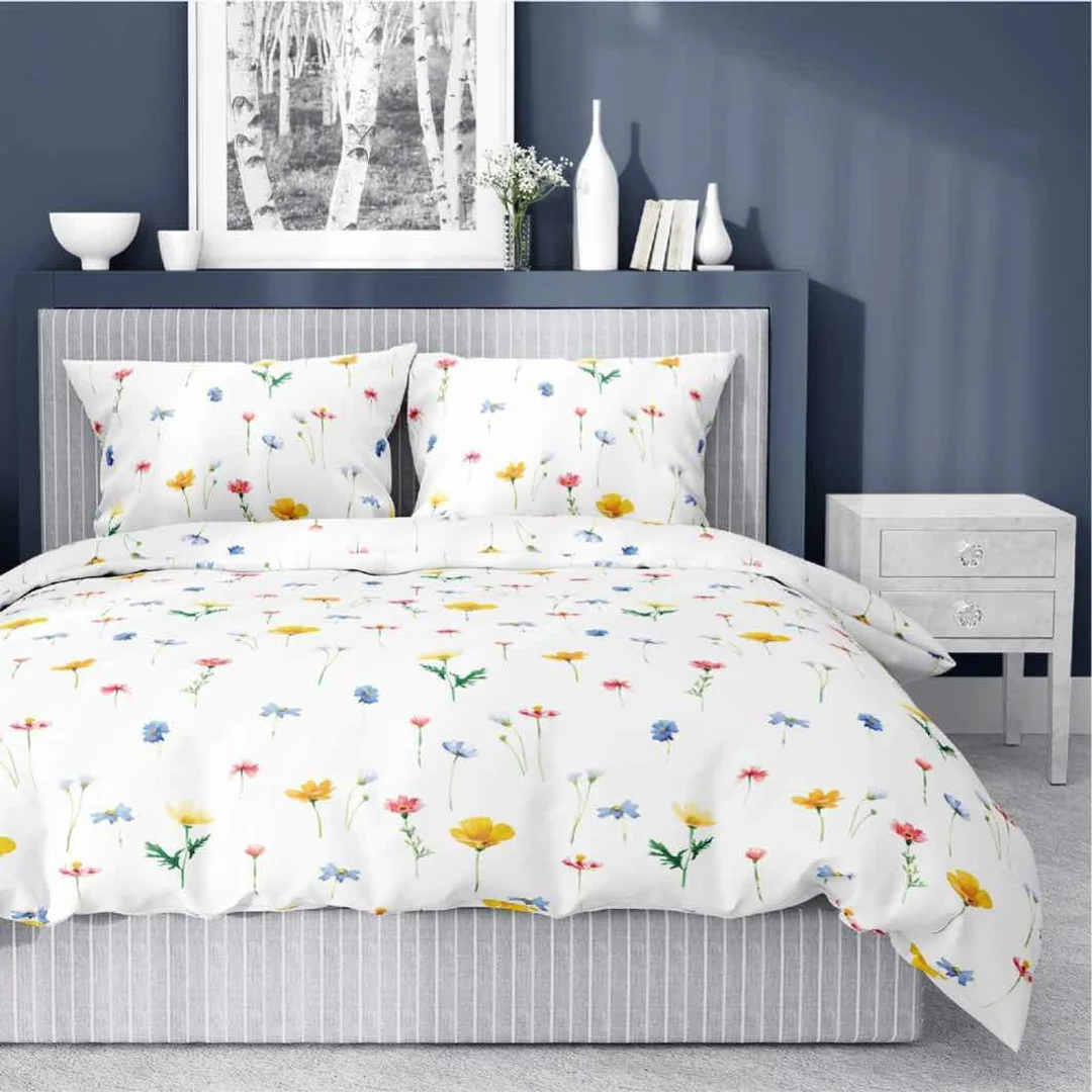 Pościel satynowa 220x200 - 5486 A - biała w kolorowe polne kwiaty - Satin Stories — zdjęcie 2