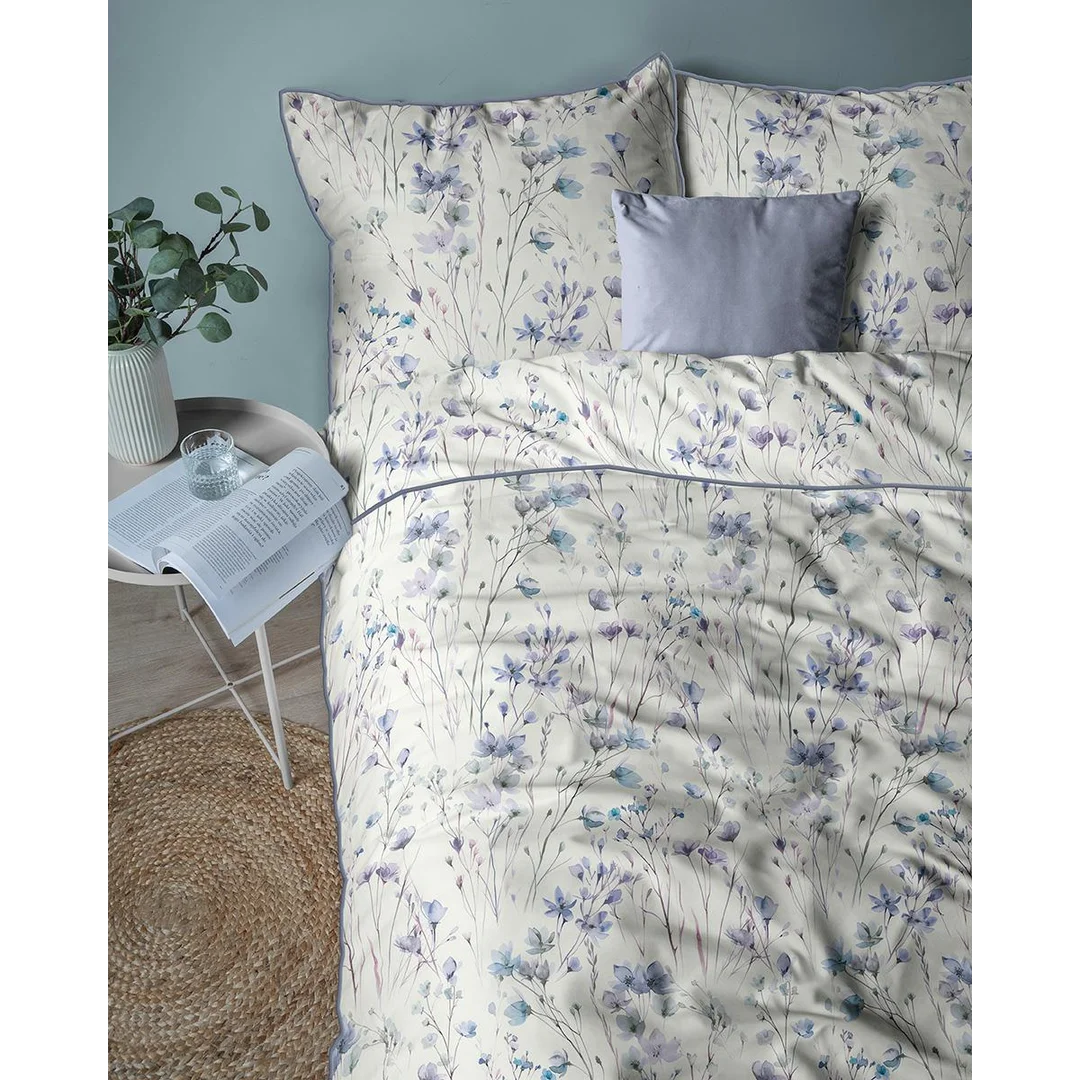 Pościel z perkalu 220x200 kremowa w niebiesko-fioletowe polne kwiaty - 5896 B - Soft Garden — zdjęcie 2