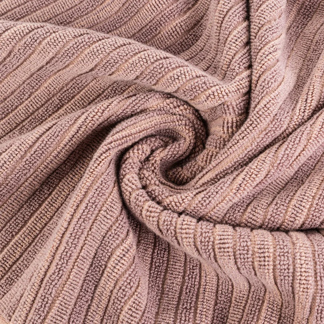 Ręcznik Avinion 1 70x140 pudrowy frotte z ozdobną bordiurą w pasy 500 g/m2 Terra Collection Eurofirany — zdjęcie 4