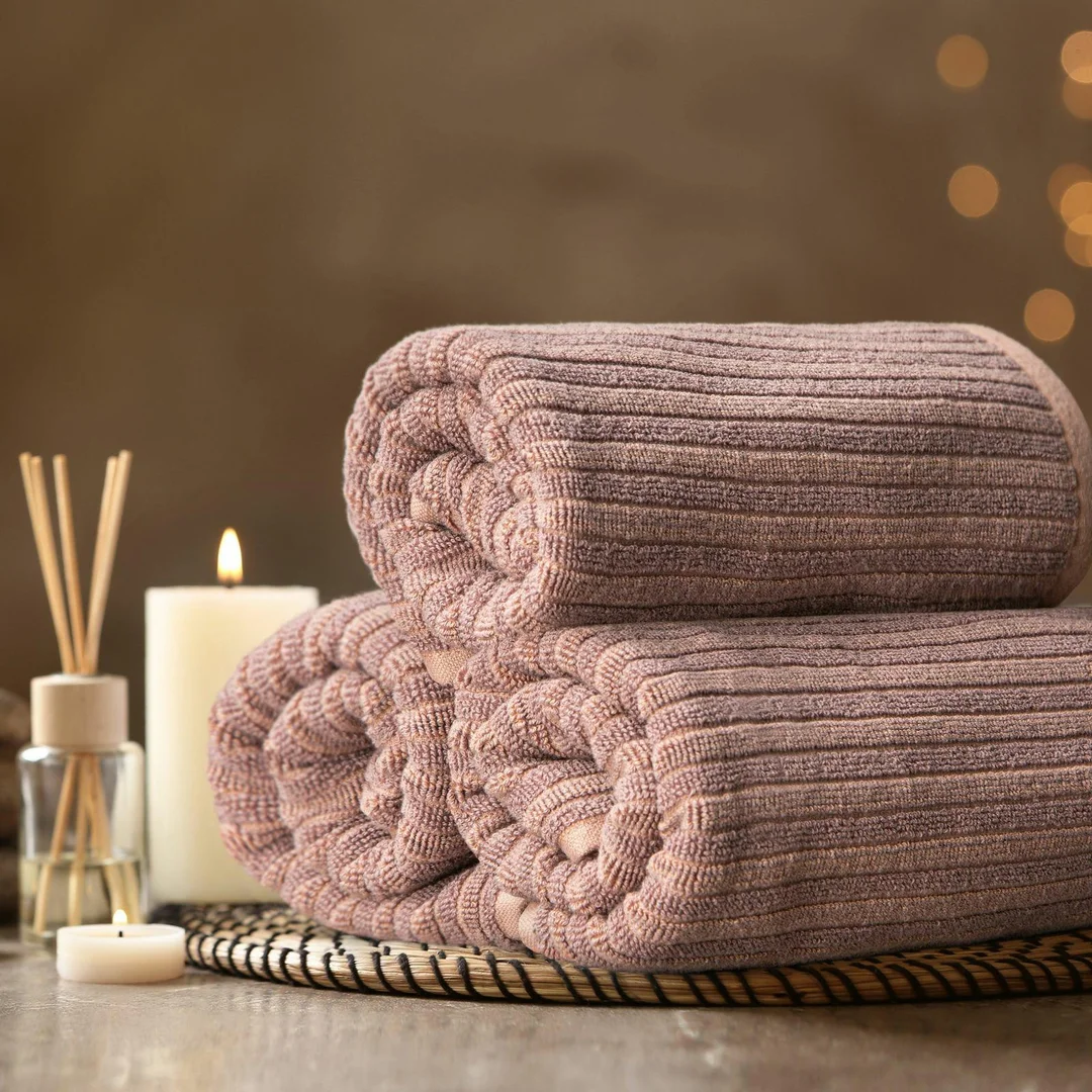 Ręcznik Avinion 1 70x140 pudrowy frotte z ozdobną bordiurą w pasy 500 g/m2 Terra Collection Eurofirany — zdjęcie 6