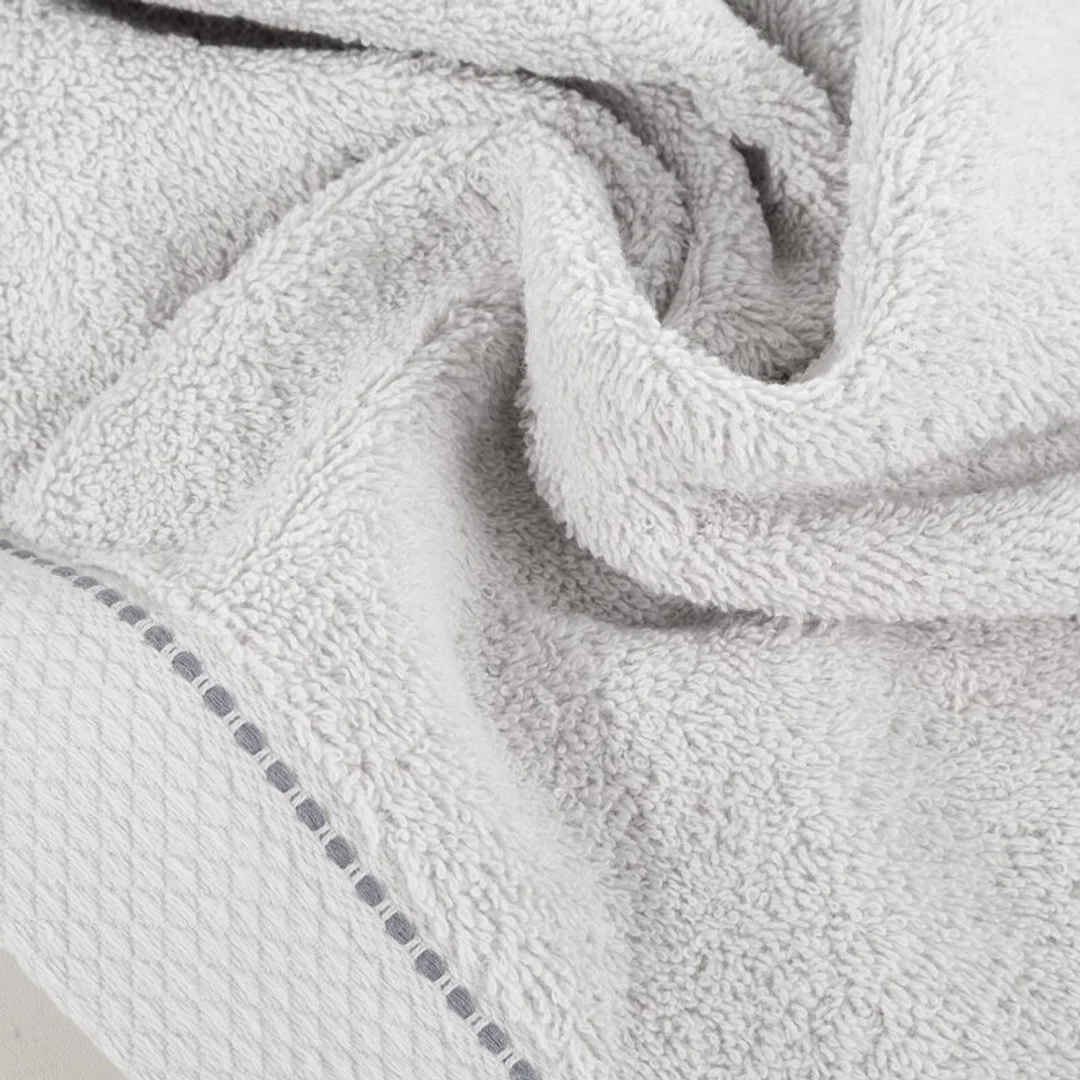 Ręcznik Daisy 30x50 srebrny frotte 500 g/m2 Eurofirany — zdjęcie 4