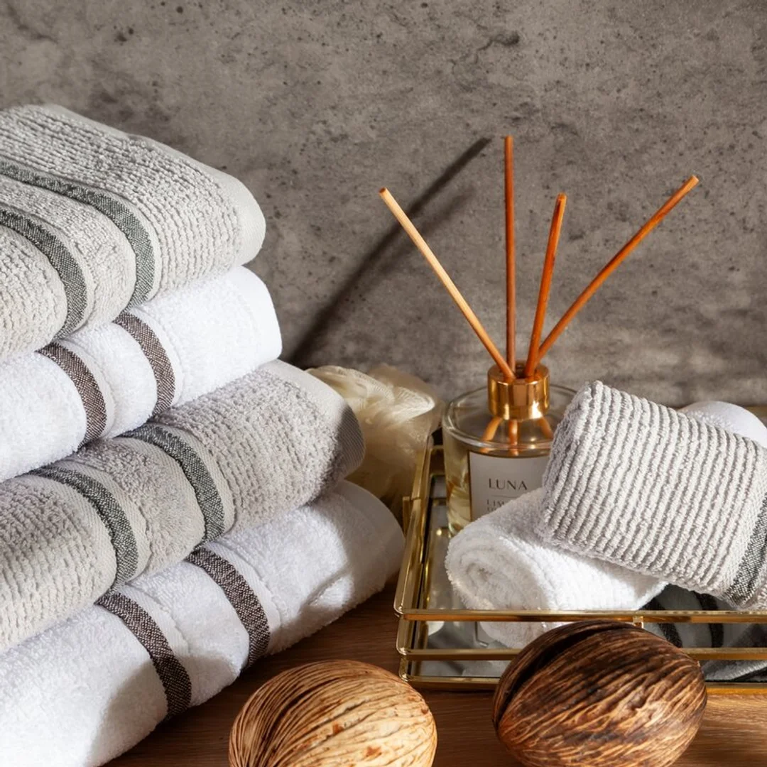 Ręcznik Dina 50x90 stalowy 05 welurowy z prostą bordiurą frotte 500 g/m2 Eurofirany — zdjęcie 5