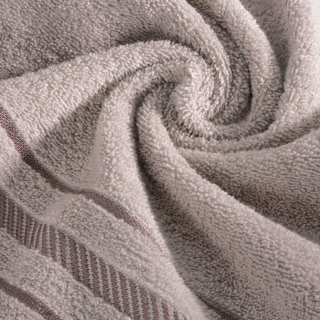 Ręcznik Koral 30x50 pudrowy różowy frotte 480g/m2 Eurofirany — zdjęcie 3